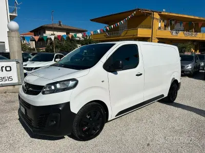 Usata Opel Vivaro-e Combi Essentia 120 CV (88 kW) 2019 Bianco Monovolume