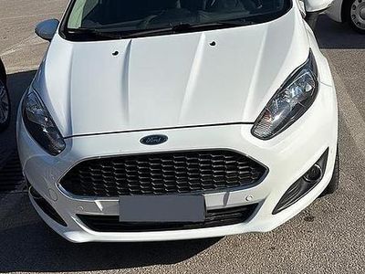 Usata Ford Fiesta 75 CV (55 kW) 2016 Bianco Utilitaria