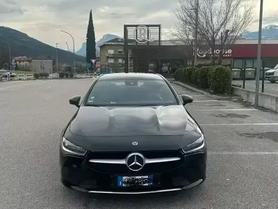 Usata Mercedes CLA200 136 CV (100 kW) 2020 Nero Station wagon