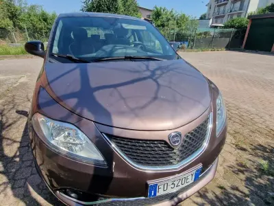 Usata Lancia Ypsilon Gold 60 CV (44 kW) 2016 Utilitaria