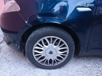 Usata Lancia Ypsilon 69 CV (50 kW) 2016 Bluazzurro Utilitaria