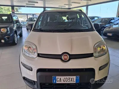 Usata Fiat Panda 4x4 S 84 CV (61 kW) 2020 Bianco Utilitaria
