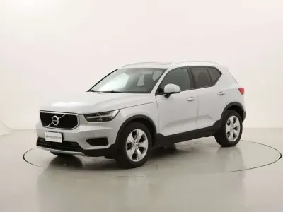 Usata Volvo XC40 Momentum 197 CV (144 kW) 2021 Bianco SUV
