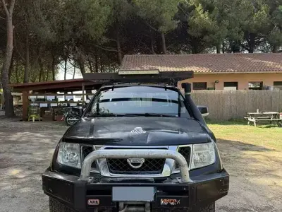Usata Nissan Navara 190 CV (139 kW) 2010 Nero Pick-up