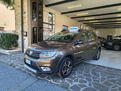 Usata Dacia Sandero Stepway 90 CV (66 kW) 2018 Bronze SUV
