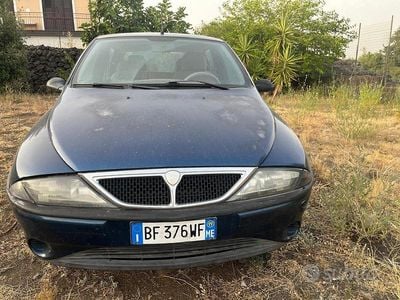 Begagnad Lancia Ypsilon 1999 Blå Halvkombi