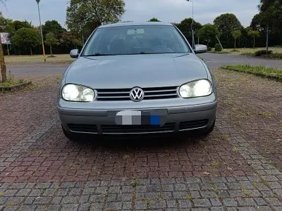 Usado VW Golf IV 105 CV (77 kW) 2003 Gris Berlina