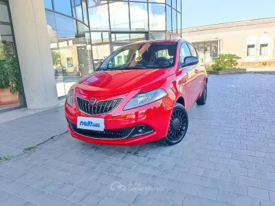 Usata Lancia Ypsilon S 69 CV (50 kW) 2022 Rosso(met.) Utilitaria