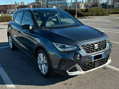 Usata Seat Arona Xperience 110 CV (80 kW) 2023 Grigio SUV
