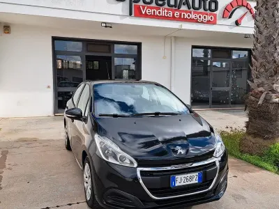 Usata Peugeot 208 Allure 75 CV (55 kW) 2017 Nero Utilitaria