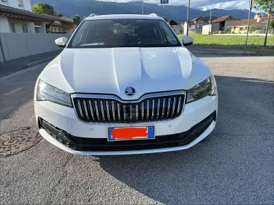 Usata Skoda Superb Style 150 CV (110 kW) 2022 Bianco Station wagon