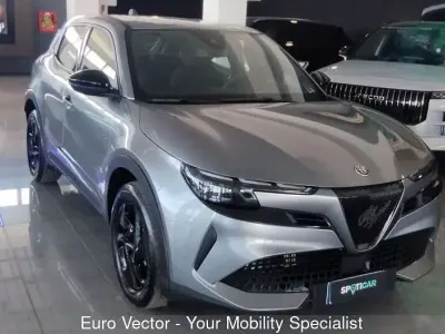 Usata Alfa Romeo Junior 145 CV (106 kW) 2025 Grigio SUV