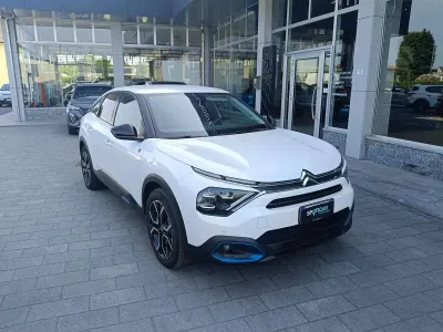 Usata Citroën e-C4 Shine 56 kW (77 CV) 2023 Natural white Berlina
