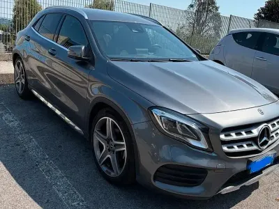 Usata Mercedes GLA200 Premium 156 CV (114 kW) 2018 Grigio SUV