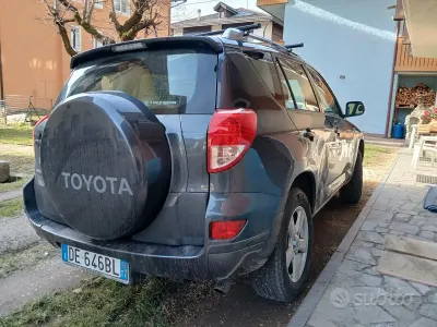 Usata Toyota RAV4 136 CV (100 kW) 2006 Grigio SUV