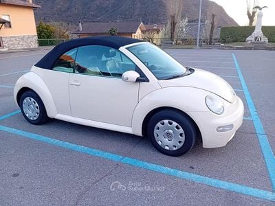 Usata VW New Beetle 101 CV (74 kW) 2004 Bianco Utilitaria