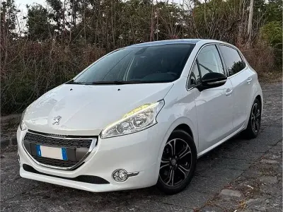 Usata Peugeot 208 82 CV (60 kW) 2013 Bianco Utilitaria
