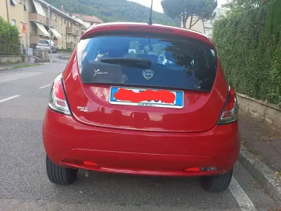 Usata Lancia Ypsilon Gold 69 CV (50 kW) 2016 Rosso Utilitaria