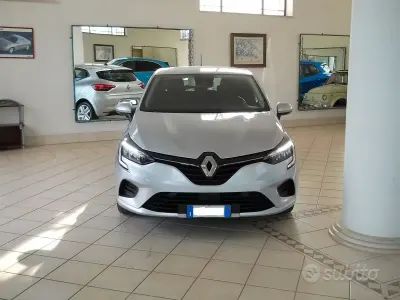 Usata Renault Clio V Business 100 CV (73 kW) 2022 Grigio Berlina