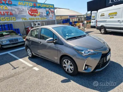 Usata Toyota Yaris Business Edition 72 CV (52 kW) 2020 Grigio Berlina