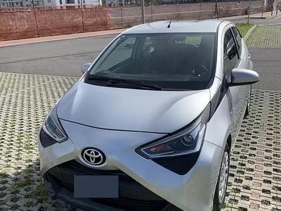 Usata Toyota Aygo Connect Style 72 CV (52 kW) 2020 Grigio Utilitaria