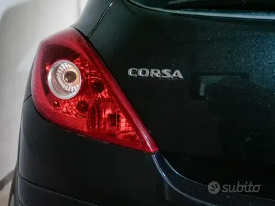 Usata Opel Corsa 75 CV (55 kW) 2013 Bluazzurro Utilitaria