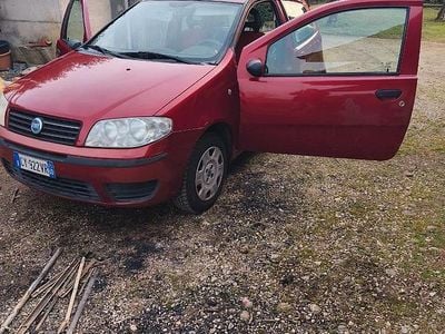 Usata Fiat Punto 60 CV (44 kW) 2005 Rosso Utilitaria