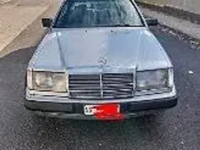 Begagnad Mercedes 230 1988 Grå Sportkupé
