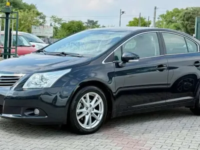 Usata Toyota Avensis Plus 132 CV (97 kW) 2011 Nero Berlina