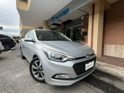 Usata Hyundai i20 84 CV (61 kW) 2017 Giallo Cabrio
