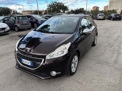 Usata Peugeot 208 Active 68 CV (50 kW) 2014 Viola Utilitaria