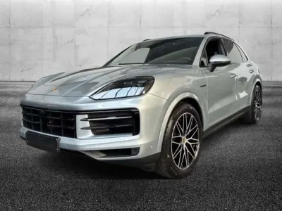 Usata Porsche Cayenne 470 CV (345 kW) 2024 Argento SUV