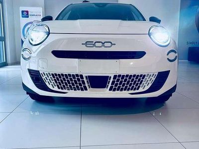 Nuova Fiat 600 Pop 101 CV (74 kW) 2025 Bianco gelato SUV