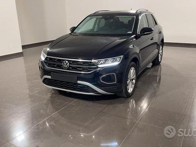 Usata VW T-Roc Life 150 CV (110 kW) 2023 Nero SUV