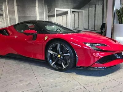 Nuova Ferrari SF90 797 CV (586 kW) 2025 Colore rosso corsa ds 322 Cabrio