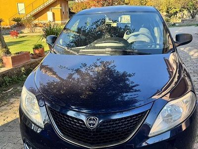 Usata Lancia Ypsilon 69 CV (50 kW) 2016 Blu Utilitaria