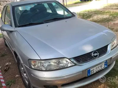 Usata Opel Vectra 125 CV (91 kW) 2001 Grigio Berlina