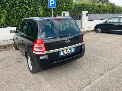Usata Opel Zafira 150 CV (110 kW) 2012 Nero Monovolume