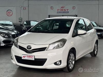 Usata Toyota Yaris Active 69 CV (50 kW) 2012 Bianco Utilitaria