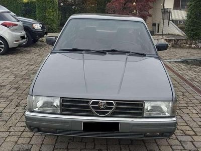 Begagnad Alfa Romeo 90 Quadrifoglio 128 HK (94 kW) 1985 Grå Sedan