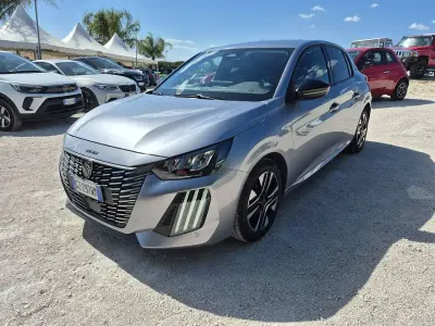 Usata Peugeot 208 Allure 101 CV (74 kW) 2025 Argento Utilitaria