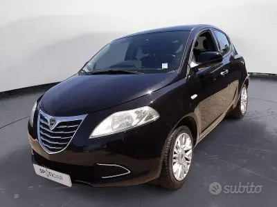 Usata Lancia Ypsilon Silver 69 CV (50 kW) 2015 Nero Utilitaria