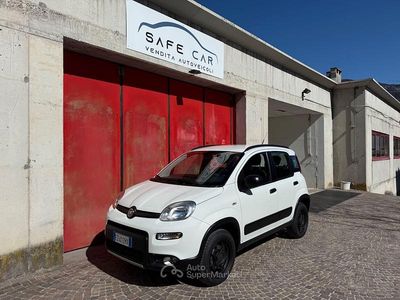 Usata Fiat Panda 4x4 S 84 CV (61 kW) 2019 Bianco Utilitaria
