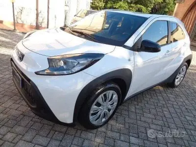 Usata Toyota Aygo X Active 72 CV (52 kW) 2025 Bianco SUV