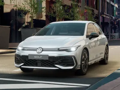 Nouvelle VW Golf VIII R-line Plus 150 ch (110 kW) 2026 Argent Berline