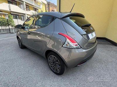 Gebraucht Lancia Ypsilon 69 PS (50 kW) 2020 Grau Kleinwagen