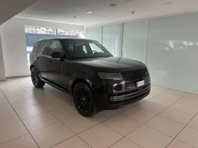 Usata Land Rover Range Rover HSE 249 CV (183 kW) 2024 Santorini black SUV