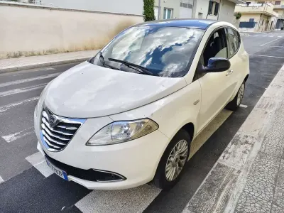 Usata Lancia Ypsilon 80 CV (58 kW) 2015 Utilitaria