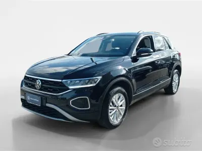 Usata VW T-Roc Life 116 CV (85 kW) 2023 Nero SUV