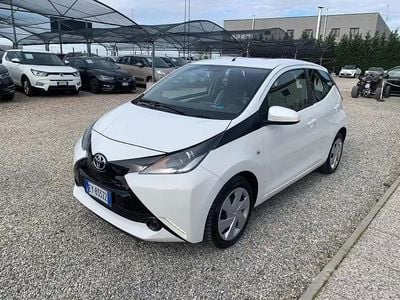 Usata Toyota Aygo X-clusiv 69 CV (50 kW) 2015 Bianco Utilitaria